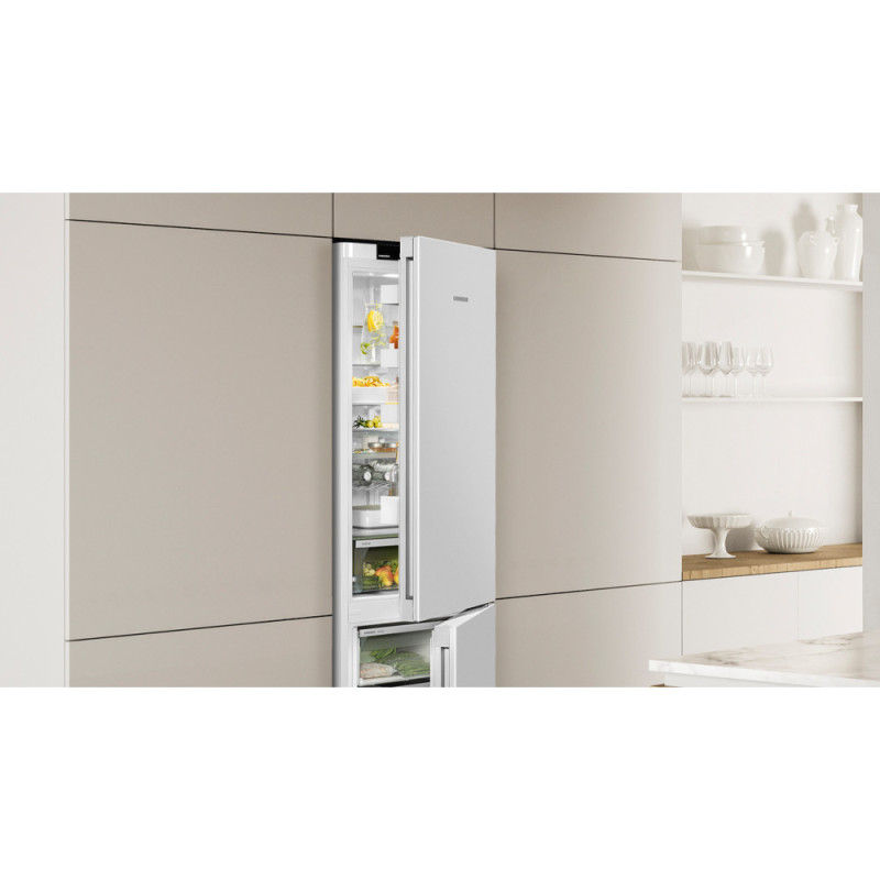 Liebherr Ref with bottom freezer, 201.5x59.7х67.5, ref-266L, freez.-94L, 2doors, А++, ST, display int, white (CND5703)