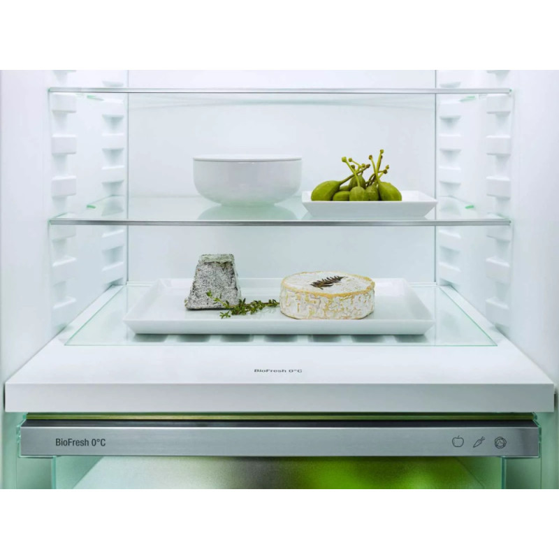 Liebherr Ref with bottom freezer, 177x55.9х54.6, ref-182L, freez.-67L, 2doors, A++, NF, ice maker, display int, white (ICND5133)