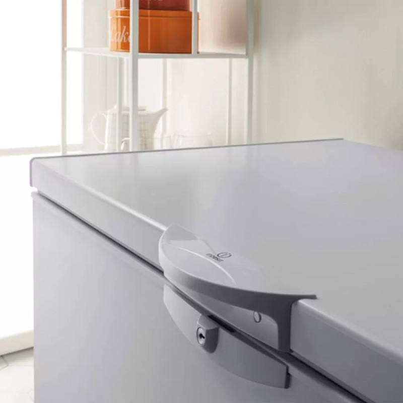 Indesit Chest freezer 92x140,5x70, 390L, A+, ST, white (OS1A400H1)
