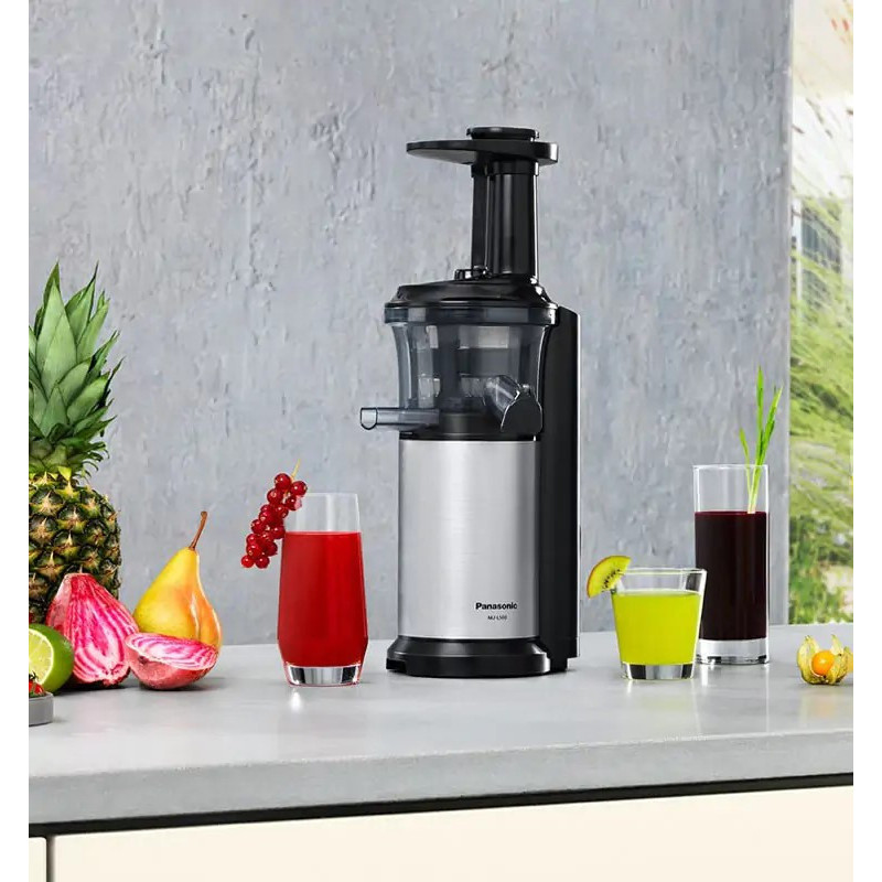 Panasonic auger juicer Viva Collection, 150W, bowl-0.4L, plastic/iron, black (MJ-L500STQ)