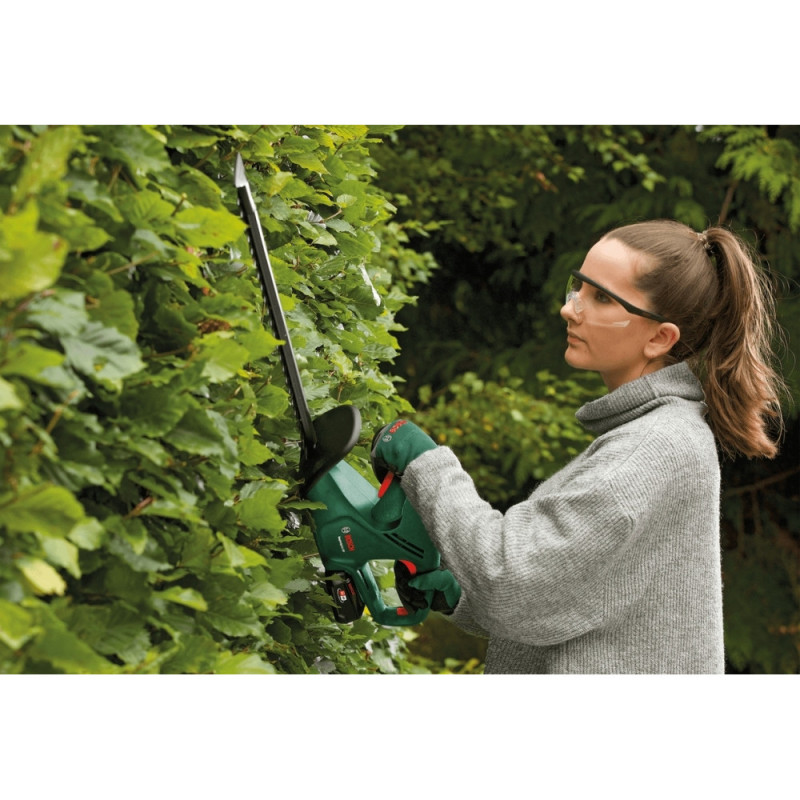 Bosch battery-powered hedge trimmer EasyHedgeCut 18-45 18V battery 1x2A h blade 45cm cutting step 15mm spare part 3.7kg (0.600.849.H02)
