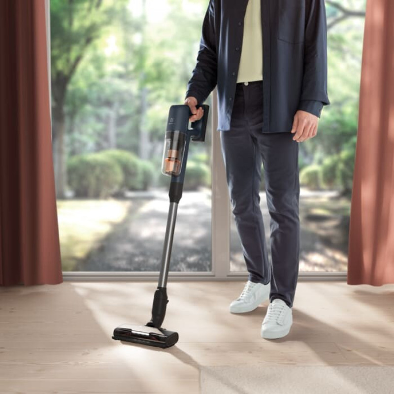 Electrolux Cordless VC, wet cleaning, dust cont -0.3L, 5 nozzles, blue (EP71B14WET)
