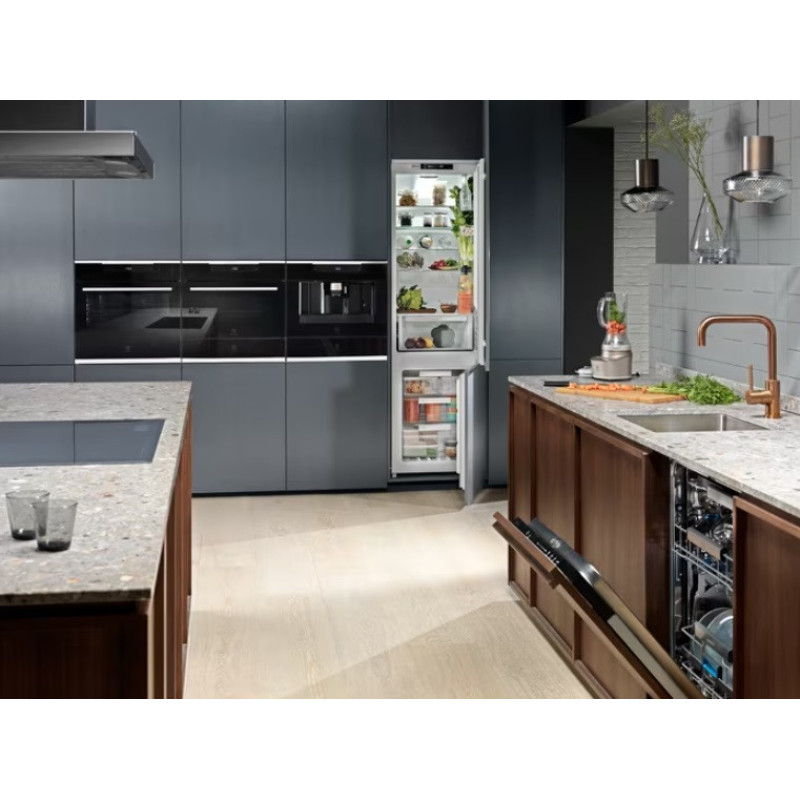 Electrolux Варочная поверхность индукционная, 60см, расширенная зона, термощуп, Fry sensor, сенсорный дисплей, Hob2Hood, графит (EIS6648)