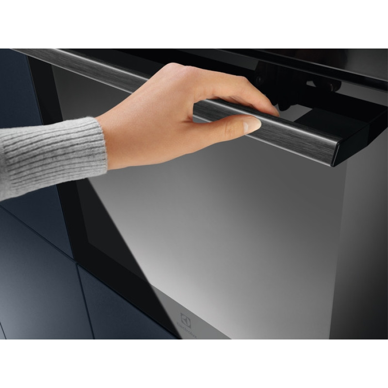 Electrolux Духовой шкаф электрический, 65л, A, дисплей, конвекция, черный (EOF3H40BK)
