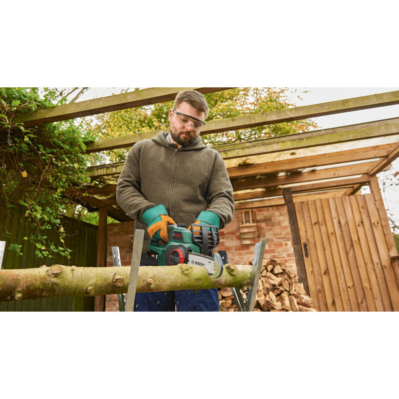 Bosch UniversalChain 18 cordless chain saw 18V 20cm bar 3kg without battery and spare part (0.600.8B8.001)