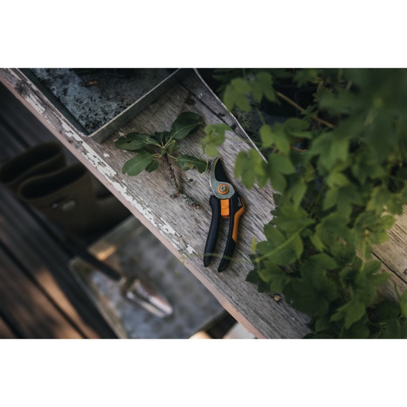 Fiskars Сікатор площинний Solid M 321, 26 см, 181гр (1057162)