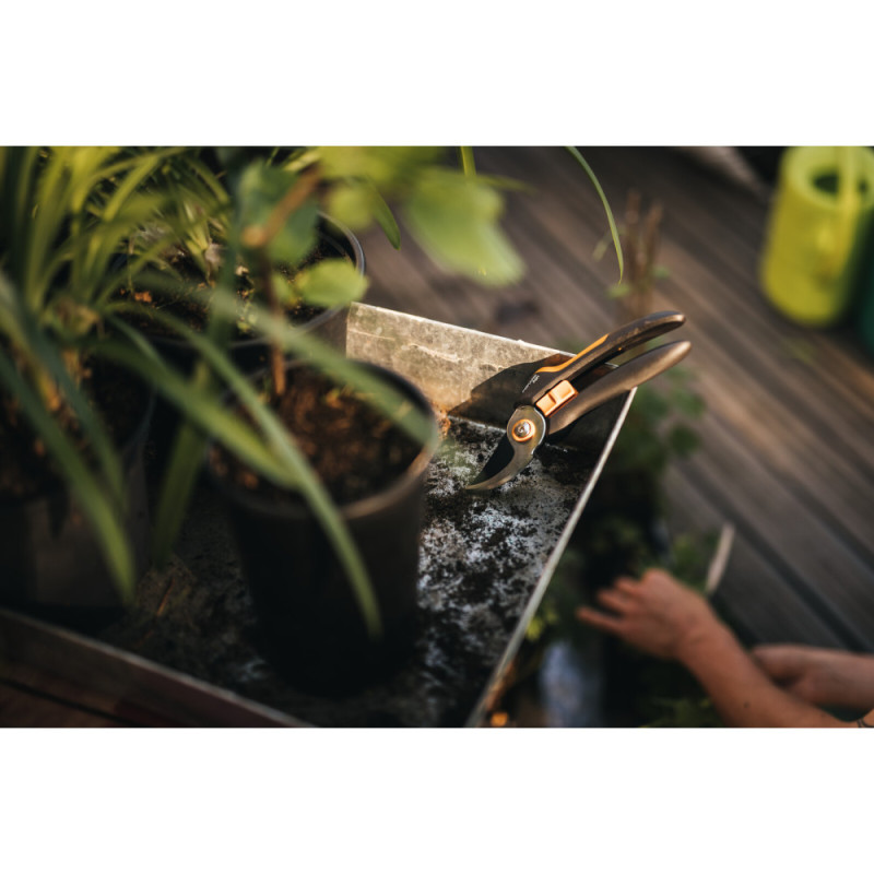 Fiskars Сікатор площинний Solid M 321, 26 см, 181гр (1057162)
