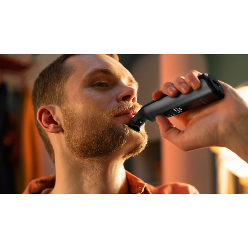 Philips electric shaver, Li-Ion, dry+wet, charge indicator, hard case, black (QP6652/61)