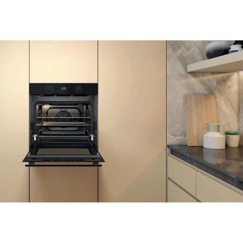Whirlpool Духова шафа електрична, 71л, A+, дисплей, конвекція, телескопічні напрямні, чорний (OMK58HU1B)
