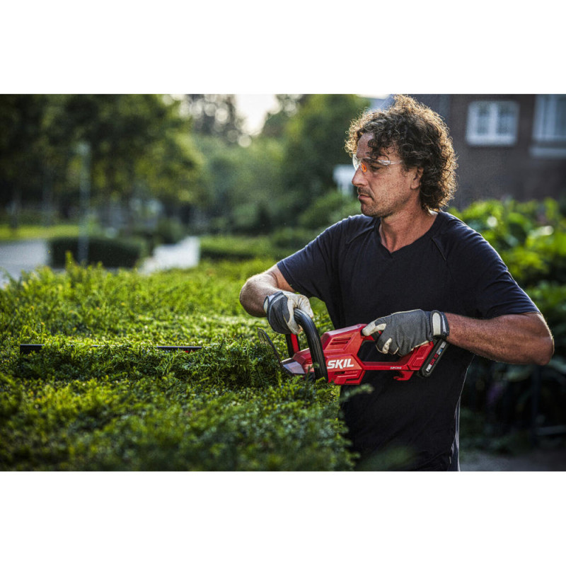 Skil 0440 CA бездротовий безщітковий кущоріз 20 В акумулятор 1x2,5 А·год 55 см хід різання 20 мм 2,15 кг (GH1E0440CA+BC1E3110AA)