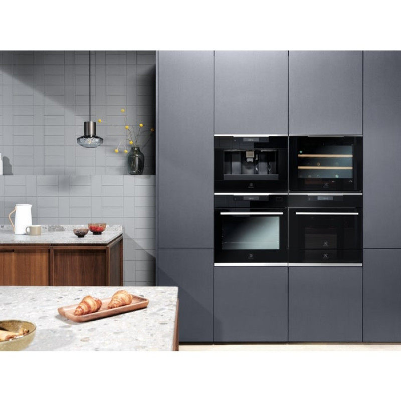 Electrolux Духовой шкаф электрический, 70л, А++, пар, дисплей, конвекция, ф-ция пароварки, телескопические направляющие, черный (KOABS39WX)