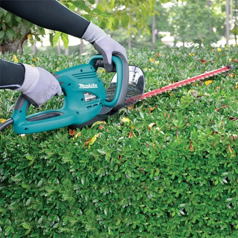 Makita Кусторез UH5570 электрический, 550 Вт, 3кг, 550 мм