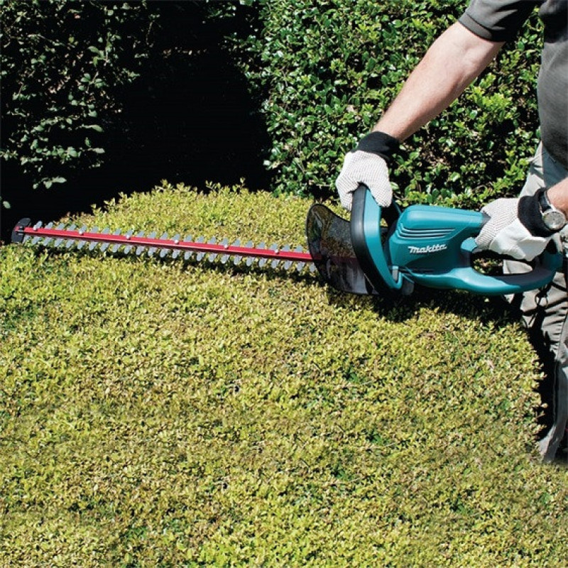 Makita Кусторез UH5570 электрический, 550 Вт, 3кг, 550 мм