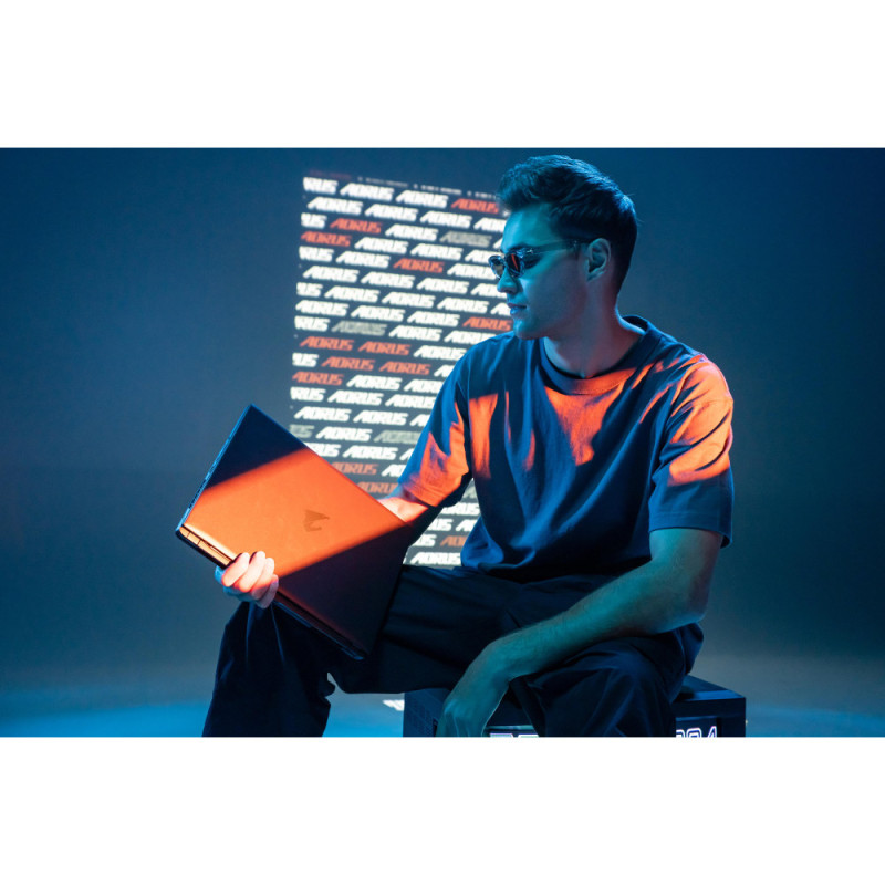 Gigabyte AORUS Notebook 16X 16.0 QHD 165Hz, Intel i7-13650HX, 16GB, F1TB, NVD4070-8, W11, black (AORUS_16X_9SG-43UAC54SH)