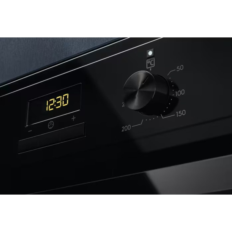 Electrolux Духовой шкаф электрический, 65л, A, дисплей, конвекция, телескопические направляющие, черный (EOF3H50BK)