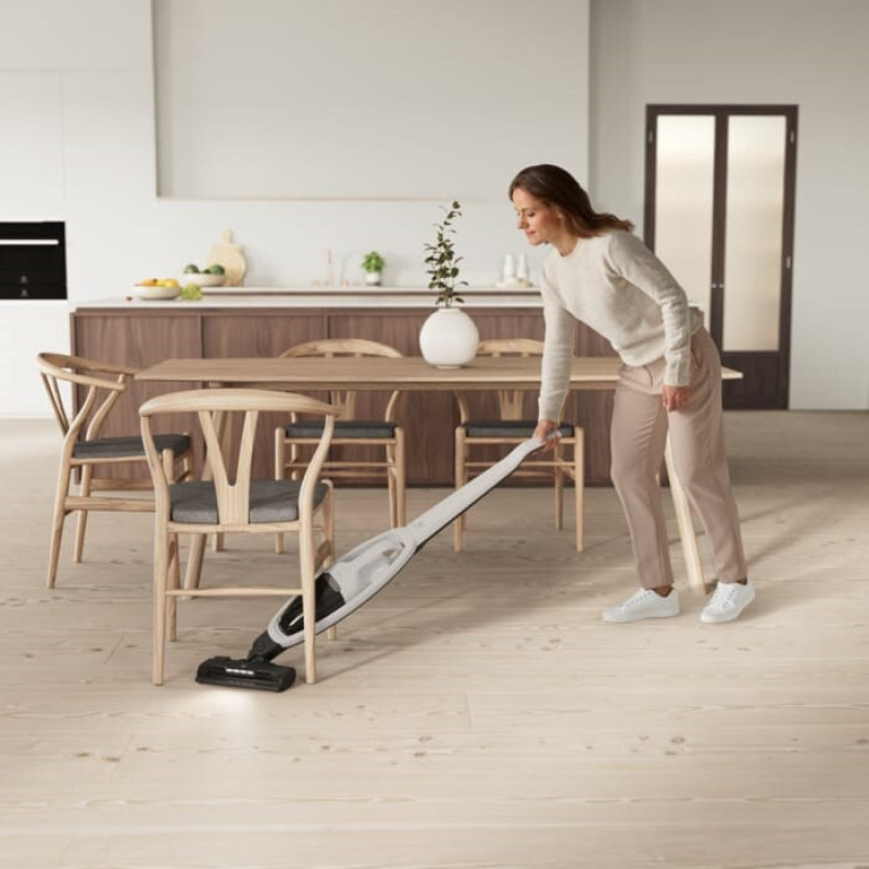 Electrolux cordless VC, dust cont -0.3l, battery operation up to 45min, weihgt-2.8kg, HEPA, 2in1, turbo brush, BRC, 2 nozzles, white (ES52CB18SH)