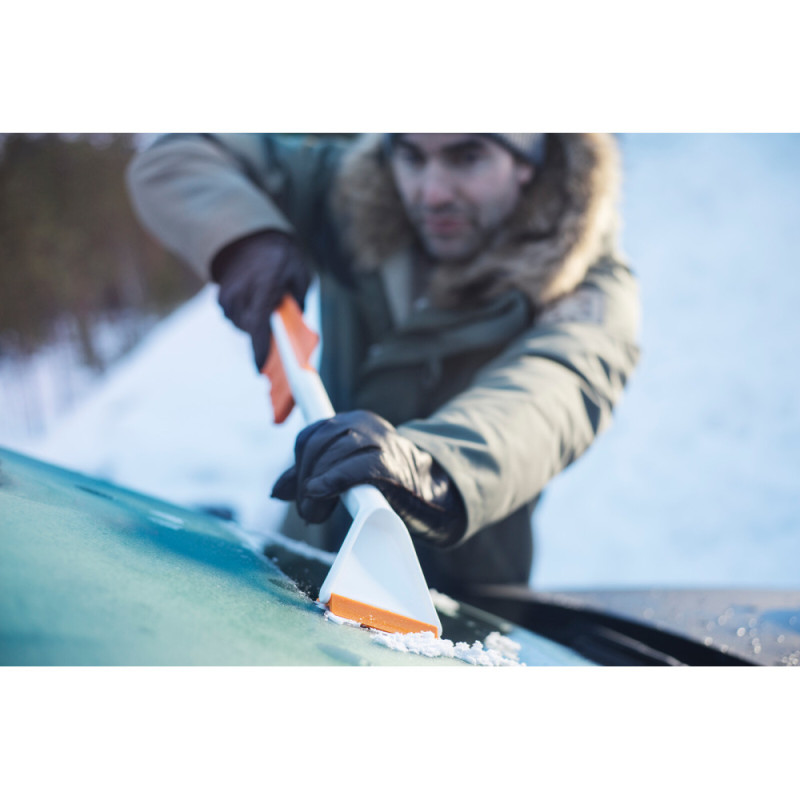 Fiskars Щетка со скребком SnowXpert, 67 см, 221г (1019352)